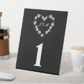 Black and White Floral Heart Wedding Table Number 台座サイン (インサイチュ)