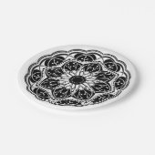 Black and white floral mandala round ペーパープレート (アングル)