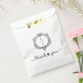 black and white foliage Crest wedding invitation フェイバーバッグ (封をした状態)