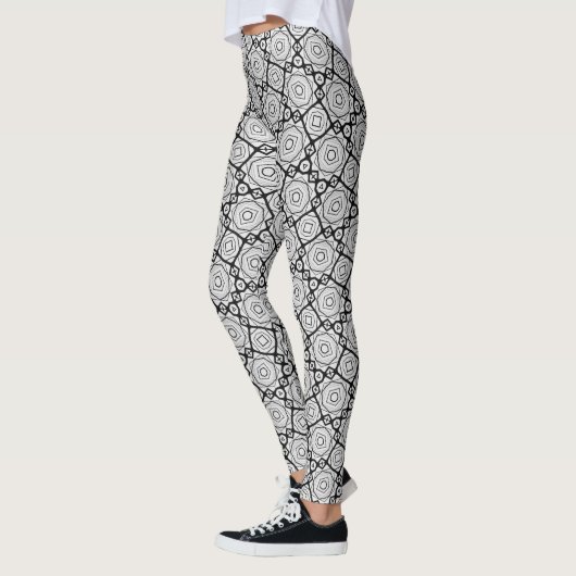 Black and White Geometric Grid Leggings - Moroccan レギンス (左)