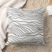 Black and White Hand-Drawn Wavy Line Pattern クッション (ブランケット)