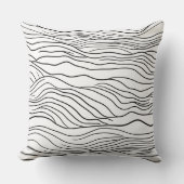 Black and White Hand-Drawn Wavy Line Pattern クッション (正面)