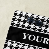Black and white houndstooth pattern personalized ビーチタオル (インサイチュ)