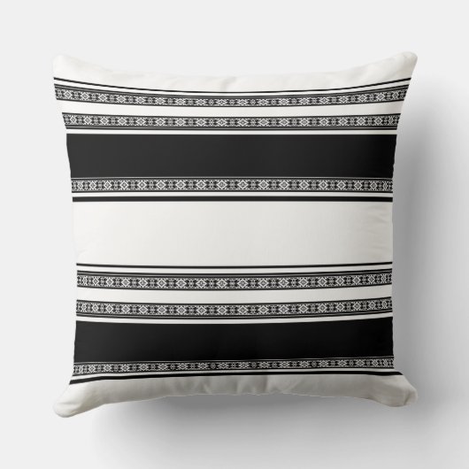 Black and white lace braid and horizontal stripes  クッション (裏面)