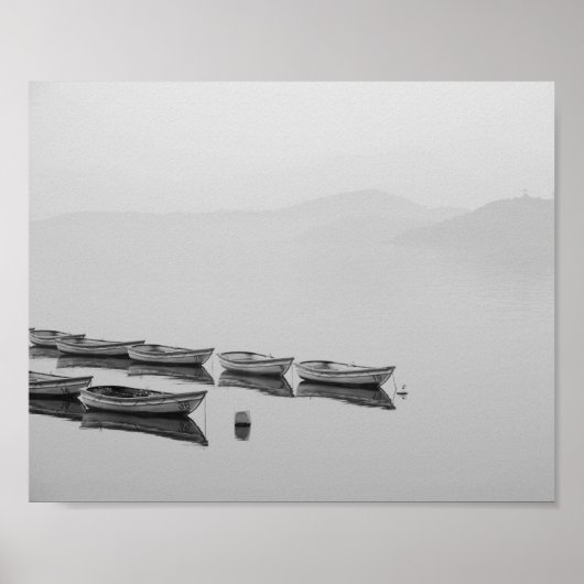 Black and White Lake with Boats Poster ポスター (正面)