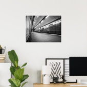 Black and White London Underground Speeding Train ポスター (ホームオフィス)