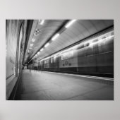 Black and White London Underground Speeding Train ポスター (正面)