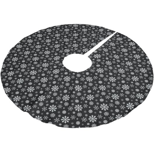 Black And White Modern Winter Snowflakes Pattern ブラッシュドポリエステルツリースカート (アングル)