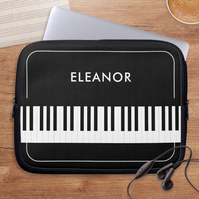 Black and White Piano Keys Musician's Personalized ラップトップスリーブ (A stylish laptop sleeve with black and white piano keys design and personalized name)