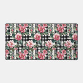 Black and White Plaid With Leafy Pink Camellias デスクマット (正面)