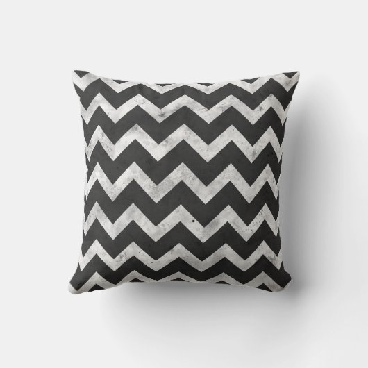 Black and white Rustic Chevron pattern クッション (裏面)
