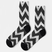 Black and white Rustic Chevron pattern ソックス (左)