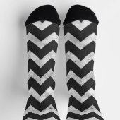 Black and white Rustic Chevron pattern ソックス (上部)