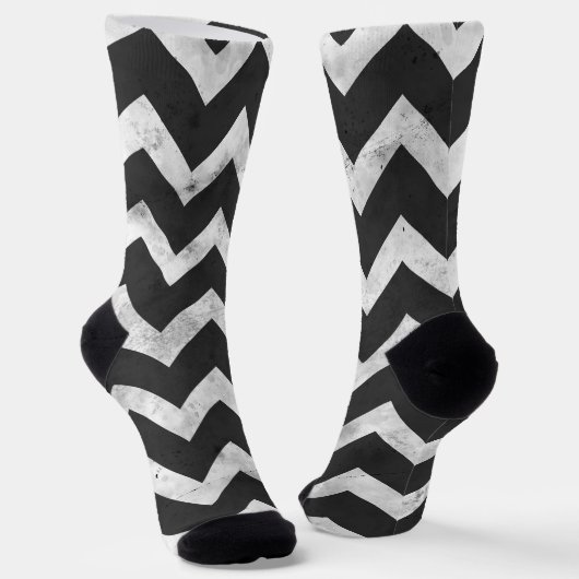 Black and white Rustic Chevron pattern ソックス (傾斜あり)
