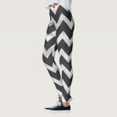 Black and white Rustic Chevron pattern レギンス (左)