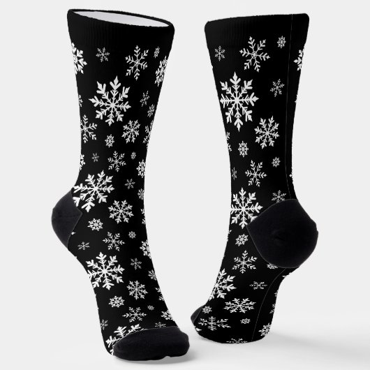 Black And White Snowflake Pattern Winter Design ソックス (傾斜あり)