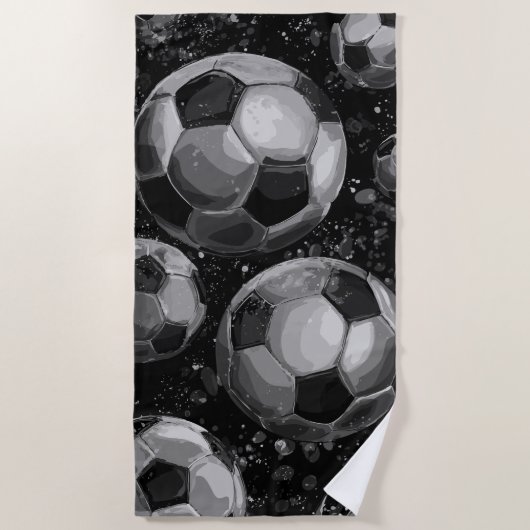 Black and White Soccer Ball Pattern – Bold Sports  ビーチタオル (正面)