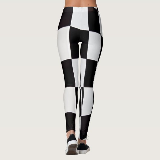 Black and White Squares Pattern Leggings – Classic レギンス (裏面)