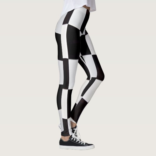 Black and White Squares Pattern Leggings – Classic レギンス (右)