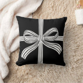 Black and White Striped Bow Throw Pillow クッション (ブランケット)