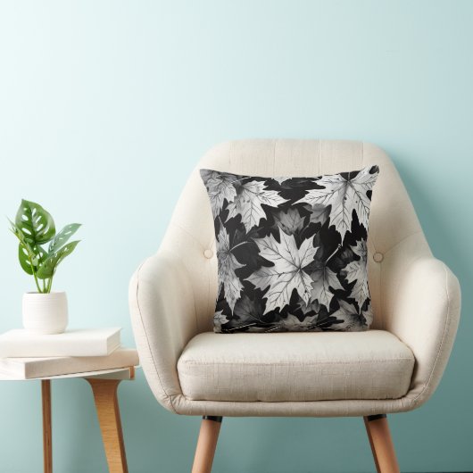 Black and White Throw Pillow クッション (椅子)