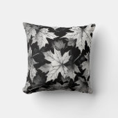 Black and White Throw Pillow クッション (正面)