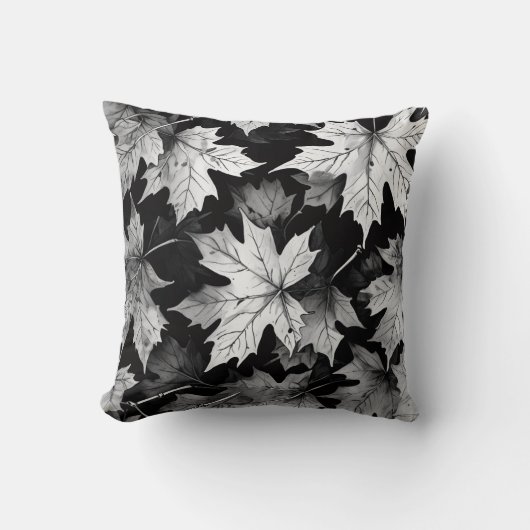 Black and White Throw Pillow クッション (正面)