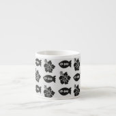 Black and White Tiki Fish and Flower Pattern エスプレッソカップ (正面)
