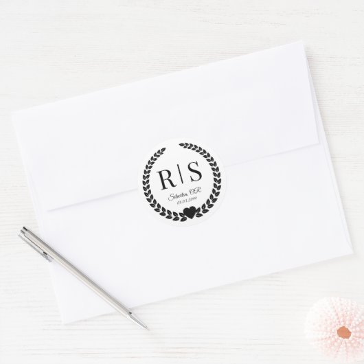 Black and White Wedding Monogram Initials ラウンドシール (封筒)