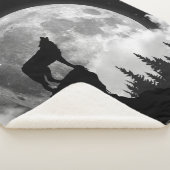 Black and white wolf howling at the moon シェルパブランケット (3/4)