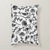 Black and White Woodland Floral Pattern アクセントクッション (正面(垂直))