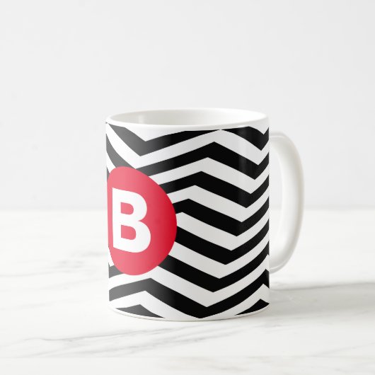 Black and White Zig Zag Pattern Red Monogram コーヒーマグカップ (正面右)