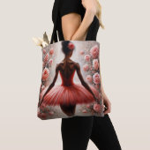 Black Ballerina in Red Tutu with Roses Afrocentric トートバッグ (クローズアップ)