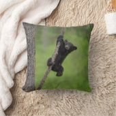 Black Bear Cub playing on Tree Limb クッション (ブランケット)