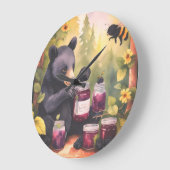 Black Bear gathering blackberry jam ラージ壁時計 (傾斜)