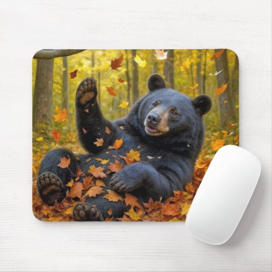 Black Bear In Autumn Leaves マウスパッド (マウス)