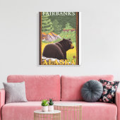 Black Bear in Forest – アラスカ，フェアバンクス キャンバスプリント (インサイチュ (リビング))