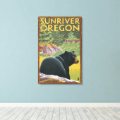 Black Bear in Forest – オレゴン州サンリバー キャンバスプリント (インサイチュ (ウッドフロア))