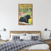 Black Bear in Forest – オレゴン州サンリバー キャンバスプリント (インサイチュ (寝室))