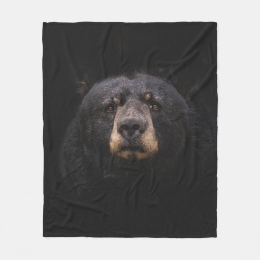 BLACK BEAR ON BROWN WOODEN TREE BRANCH フリースブランケット (正面)