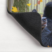 Black Bear Rolling In Autumn Leaves マウスパッド (コーナー)