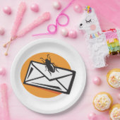 Black Beetle Insect on Envelope ペーパープレート (パーティー)