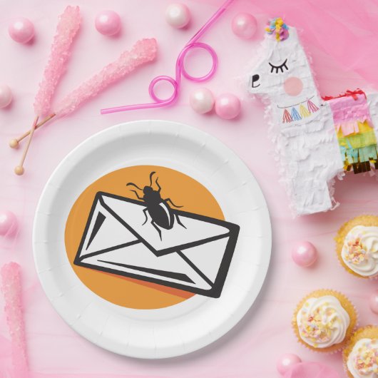 Black Beetle Insect on Envelope ペーパープレート (パーティー)
