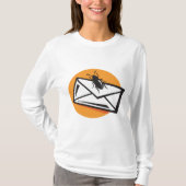 Black Beetle Insect on Envelope Tシャツ (正面)