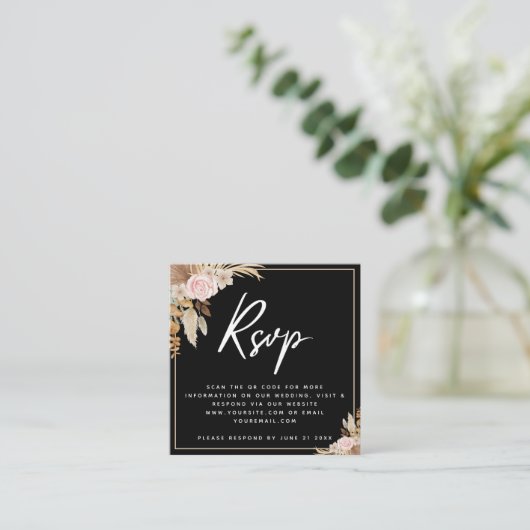 Black Boho Dried Palm Pampas Grass QR Code Rsvp エンクロージャーカード (スタンド正面)