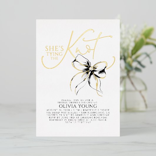 Black Bow She's Tying The Knot Bridal Shower 箔招待状 (立ち正面)