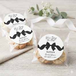 Black Bow She's Tying the Knot Bridal Shower Favor ラウンドシール