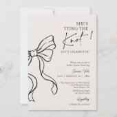 Black Bow She's Tying the Knot Cute Bridal Shower 招待状 (正面)