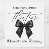Black Bow Tying Up Her Thirties 40th Birthday ワインラベル (シングルラベル)