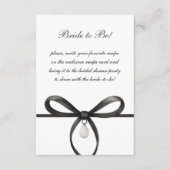 Black Bow With Pearl Old Money Style Bridal Shower エンクロージャーカード (正面)